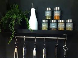 Prénoms de fille pour du linge, prénoms de garçon pour les bibliothèques. Etagere Porte Cadre Comment L Utiliser Et La Detourner Joli Place Piratage Meubles Ikea Rebord D Images Etagere A Epices