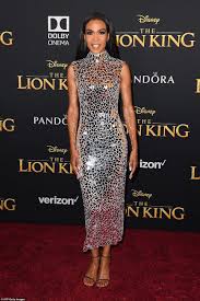 Beyonce Looks Fierce In Glittering Dress At The Lion King Premiere Glitter Outfit Sequin Dress Outfit Sequin Dress Short