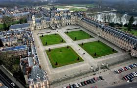 Chateau De Fontainebleau In Fontainebleau France Seine Et Marne Fontainebleau Castle
