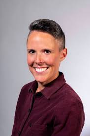 Lindsay Barr's Instagram, Twitter & Facebook