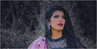 تعد أروى عمر واحدة من مشاهير التواصل الاجتماعي في المملكة العربية السعودية، وهي فتاة شابة في العشرينيات من عمرها، ولدت أروى عمر في مدينة جدة في عام 1996 ميلادي، وتبلغ من العمر حوالي 25 سنة، ودرست في مدارس. Ù…Ø¸Ù‡Ø± Ø®Ø·ÙŠØ¨ Ø£Ø±ÙˆÙ‰ Ø¹Ù…Ø± ÙŠØ«ÙŠØ± Ù…ÙˆØ¬Ø© Ù…Ù† Ø§Ù„Ø¬Ø¯Ù„ Ø¨ÙŠÙ† Ø§Ù„Ø³Ø¹ÙˆØ¯ÙŠÙŠÙ† ÙÙŠØ¯ÙŠÙˆ Ù†ÙŠÙˆØ² ÙÙˆØ± Ù…ÙŠ