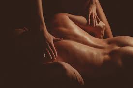 Massage érotique : les techniques corps et esprit