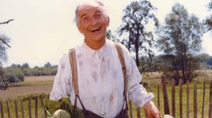 Claude ratinier, dit le glaude, et francis chérasse, dit le bombé, le premier sabotier et le second puisatier, vivent dans leur hameau campagnard du bourbonnais, nommé les gourdiflots, très en retrait de la vie moderne. La Soupe Aux Choux En Streaming Direct Et Replay Sur Canal Mycanal