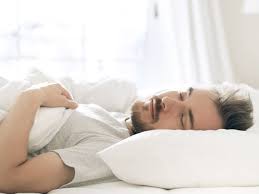 Posisi tidur ini tidak membuat tekanan berlebih pada tubuh. 8 Posisi Tidur Yang Baik Untuk Meningkatkan Kualitas Tidur