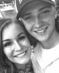 Julie Sundquist's Instagram, Twitter & Facebook