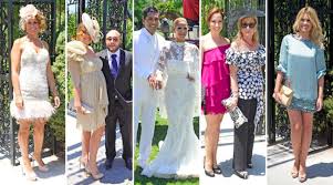 Su vestido en color moka y extra encaje en tangerine no tienen desperdicio. Tamara Gorro Y Ezequiel Garay Protagonistas De Una Boda Rodeados De Amigos