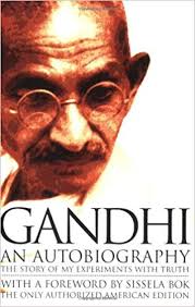 Kraft zog er aus seinem glauben, den er stets neu überdachte. Mahatma Gandhi Biografie Biographien Portal