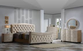Located in keego harbor, mi. Meridian Diamond 4 Piece Sleigh Bedroom Set In Golden Beige