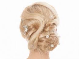 Meine badezimmereitelkeit ist übersät mit den neuesten hautpflegeprodukten. Brautfrisuren Die Schonsten Frisuren Looks Fur Deinen Typ