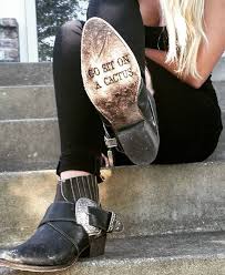 Le printemps a (finalement) pointé son nez à montréal, on a donc pu troquer nos gros manteaux pour de petites vestes plus légères, perfectos et. Pin On Poetry In Style