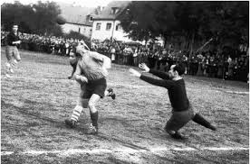 Wann und wo (in welchem land) war die erste weltmeisterschaft? Fussball Wm War Auch Im Kreis Ein