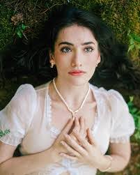 Liza Roberts's Instagram, Twitter & Facebook