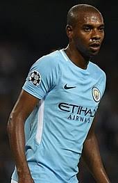 Fernandinho, que actúa de centrocampista realizando labores ofensivas por la banda izquierda, empezó su carrera futbolística en las categorías inferiores del clube atlético paranaense. Fernandinho Footballer Born May 1985 Wikipedia