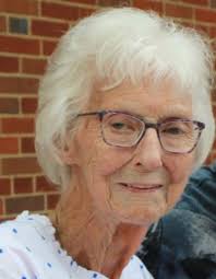 Maxine Bellamy's Instagram, Twitter & Facebook