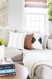 Looking For Boho Decor Ideas That Are Budget Friendly These Amazon Finds Will Have Your Home Bohe Boho Living Room Home Decor Styles Vintage Living Room Decor