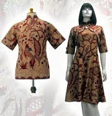 Dari segi ukuran panjang, dress batik terdiri dari mini dress/short dress, midi dress dan long dress. Model Baju Batik Kalimantan Dengan