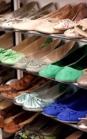 11 Astuces De Genie Pour Eliminer Les Mauvaises Odeurs Partout Dans La Maison Odeur Chaussure Placard A Chaussures Placard Chaussure