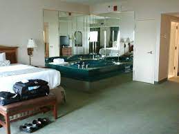 Located in the medical mile, three miles from the downtown area. Missouri Jacuzzi Hotels Kansas City St Louis Hot Tub Suites