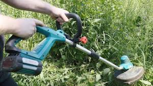 Naturliebhaberin möchte begeisterungsfunken überspringen lassen. Power Ohne Ende Bosch Akku Rasentrimmer Mit 36v Art30 36li Im Test Deutsch Youtube