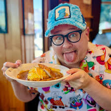 Famed NYC celebrity, Jonathan Lyons, a.k.a. "Buddy the Rat" 🐀 dropped by  to take a bite outta the Big Apple Circus! 🍕 @jonothonlyons  @bigapplecircus #BuddytheRat #NYC #Circus #Rat #Pizza