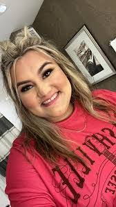 Melinda Burcham's Instagram, Twitter & Facebook