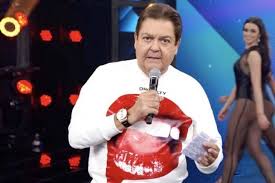 Produced by rede globo and hosted by fausto silva also known as faustão, it features live music performances (usually by the most popular artists in brazil at the time). F5 Estilo Faustao Troca Visual Formal Por Descolado Vira Meme E Conquista Publico Da Internet 30 11 2019