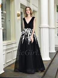 Der spitzenschirm salomea ist ein zartes exemplar. A Linie Ballkleid Gothic Brautkleid Schwarz Weiss Tull Spitze V Ausschnitt