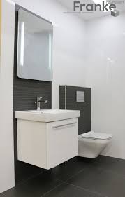 Das Feinsteinzeug Http Www Franke Raumwert De Topcollection Leo Black 60x60 Html Ist Von Dem N Badezimmer Fliesen Grau Badezimmer Grau Badezimmer Fliesen