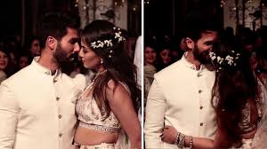 We would like to show you a description here but the site won't allow us. Shahid Kapoor Wife Meera Rajput S Hot Romance In Public At Lakme Fashion Week 2018 Youtube