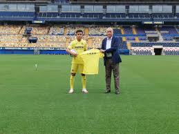 The stadium originally opened in 1923, and has undergone multiple renovations, but has stood at its original location throughout the years. Villarreal Cf English On Twitter Take Kubo Is On The Pitch At His New Stadium We Can T Wait To See You Playing At The Estadiodelaceramica Welcomekubo Https T Co Ylvvgdzw09