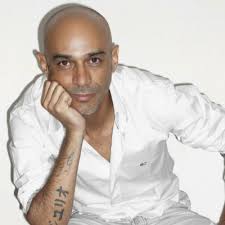 ⚡ O conteúdo de ostentação caiu. O futuro é autenticidade. Carrões, bolsas  de grife, viagens de luxo… tudo isso já não segura mais atenção. O público  cansou da ostentação — e o