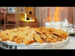 Recette De Gateaux Aux Amandes Et Confiture De Fraise Almond Cookies With Strawberry Jam Youtube Moroccan Dishes Food Recipes