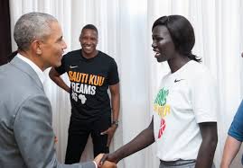 Fra wikipedia, den gratis encyklopædi. Sarah Chan On Twitter Honourable Barack Obama Launching The Giants Of Basketball Court Facility At Auma Obama Foundation During The Launch Of Auma Obama Foundation Immense Respect For This Man Sautikuu Giantsofafrica