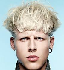 This sharp, slick, rounded and widely sported haircut has weaved in and out of style for many decades, but no undercut hairstyles boy hairstyles straight hairstyles bowl haircuts haircuts for men hair and beard styles short hair styles mushroom haircut bowl cut. The Bowl Cut A History 20 Cool Ways To Wear It Men Hairstyles World
