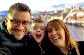 Clare Honeybell (@HoneybellClare)