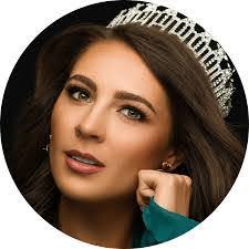 Chelsie Hanson's Instagram, Twitter & Facebook