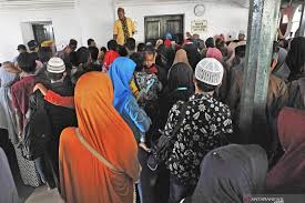 Ayyoo kita berangkat ziarah keliling banten.tanggal 24 januari 2016. Ribuan Peziarah Padati Banten Lama Usai Lebaran Antara News