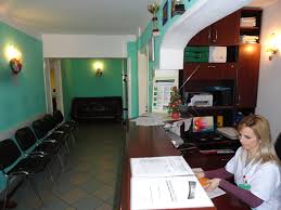 Ei sînt medici personali, în primul rînd responsabili pentru asigurarea de îngrijiri continue si comprehensive oricărei persoane care are nevoie de îngrijire medicală, fără deosebire de vîrsă. Cabinete Medicale La Panaceea Ploiesti