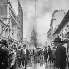 El bogotazo un fecha importante para colombia es más conocido como el tiempo de protesta, de desorden y represión que se dio para el asesinato de el asesinato provocó una violenta reacción popular y represión gubernamental conocida como el bogotazo que destruyó 1425 edificaciones del. Bogotazo Los Disparos Que Partieron En Dos La Historia De Colombia Colombia El Pais
