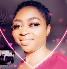 YE con el fundador de Nobu en Dubai hoy, YE le regalo un par de los  próximos zapatos YZY SOCK 🇦🇪