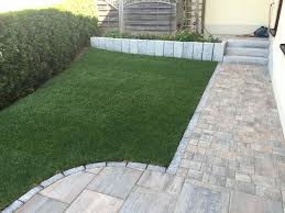 Zuweg Zu Terrasse Aus Muschelkalk Graniteinfassung Mit Treppe Gerhard Steiner Gmbh Muschelkalk Gartendekoration Landschaftsbau