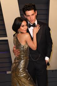 I forgot the l in his last name. Austin Butler To Play Elvis Presley In Baz Luhrmann Biopic