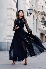 … zu einem schicken anzug 4. Sommer Kleid Mit Spitzem Lang Und Breit Schwarze Pumps Und Clutch Evening Dresses With Sleeves Stunning Dresses Long Sleeve Evening Dresses