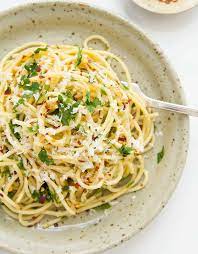 Spaghetti With Garlic And Olive Oil Recipe Italian Pasta Recipes Italian Pasta Recipes Authentic Easy Pasta Recipes