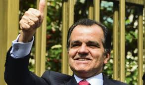 Artículos, fotos, videos, análisis y opinión sobre oscar ivan zuluaga. Oscar Ivan Zuluaga Recibe El Respaldo Uribista Para 2022 Kienyke