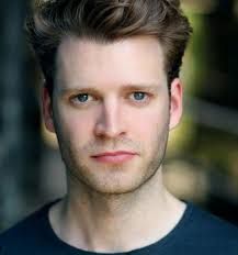 Louis Spencer, il nipote di Lady D compie 30 anni: chi è lo scapolo più  ambito di Londra, attore ed erede di un patrimonio da 100 milioni