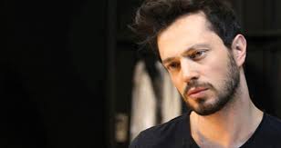 Murat boz'a yeni şarkısı 'gece'nin klibinde eşlik eden genç oyuncu deniz işın'ın kim olduğu merak konusu oldu. Unlu Sarkici Murat Boz Un Sosyal Medya Hesabindan Cocukluk Fotografini Paylasti Son Dakika Magazin