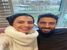 فقد نشرت كارمن صورة لها ولفرح مع والدهما، وقد علّق الكثيرون على الصورة بأنّه لا يمكن التفريق بينهما، ومن التعليقات الملفتة فين كارمن!. ÙƒØ§Ø±Ù…Ù† Ø³Ù„ÙŠÙ…Ø§Ù† Ø¨ØµØ­Ø¨Ø© Ø²ÙˆØ¬Ù‡Ø§ Ø§Ù„ÙˆÙ‚Øª Ø£ÙƒØªØ± Ø­Ø§Ø¬Ø© Ø¨ØªÙ…Ù†Ø§Ù‡Ø§ Ù…Ø§ØªØ¹Ø¯ÙŠØ´ Ù…ØµØ±Ø§ÙˆÙ‰