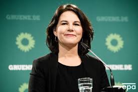 An 365 tagen im jahr, rund um die uhr aktualisiert, die wichtigsten news auf tagesschau.de. Almanya Nin Eski Istihbarat Sefi Maassen In Erken Emeklilige Sevk Edilmesi Tartismalari Bitirmedi Medyascope