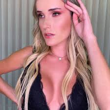 Kelly Marquez's Instagram, Twitter & Facebook